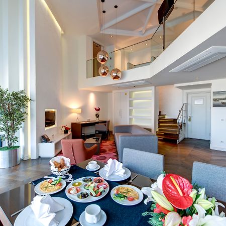 ホテル ザ エリシウム イスタンブール エクステリア 写真 The interior of a suite at the hotel